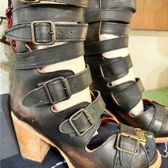 Freebird by Steven Bond Black Distressed Sandal - Picture 2 of 7